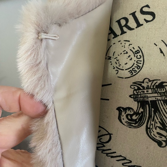 Luxurious Cream Faux Fur Women's Vest - Picture 3 of 7